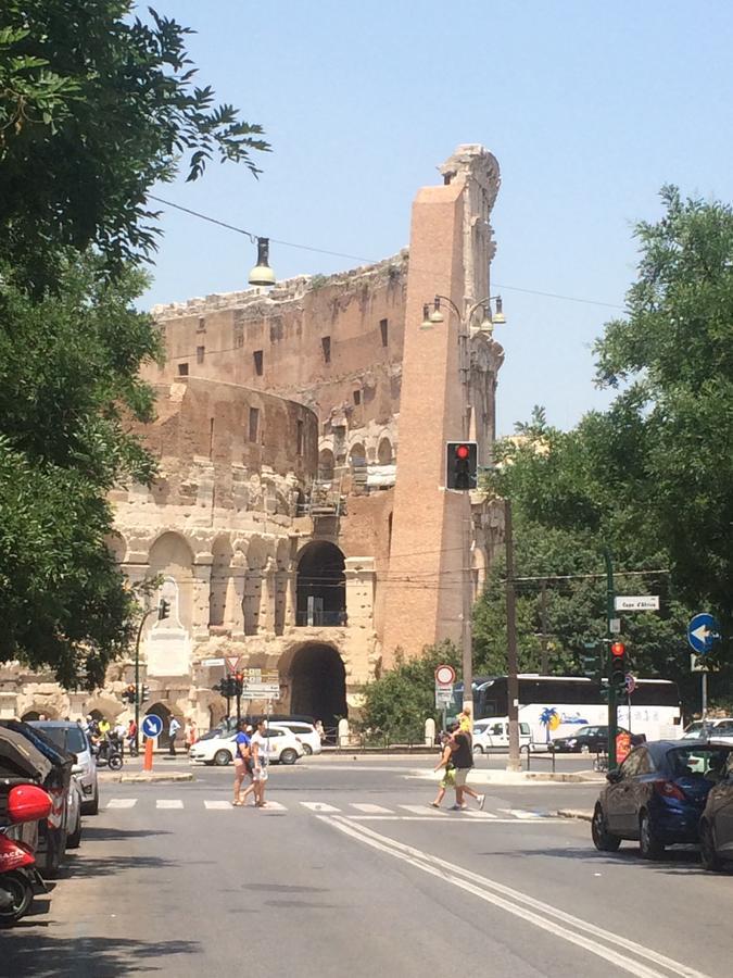 Alloggio Turistico Al Colosseo Roma Exterior foto